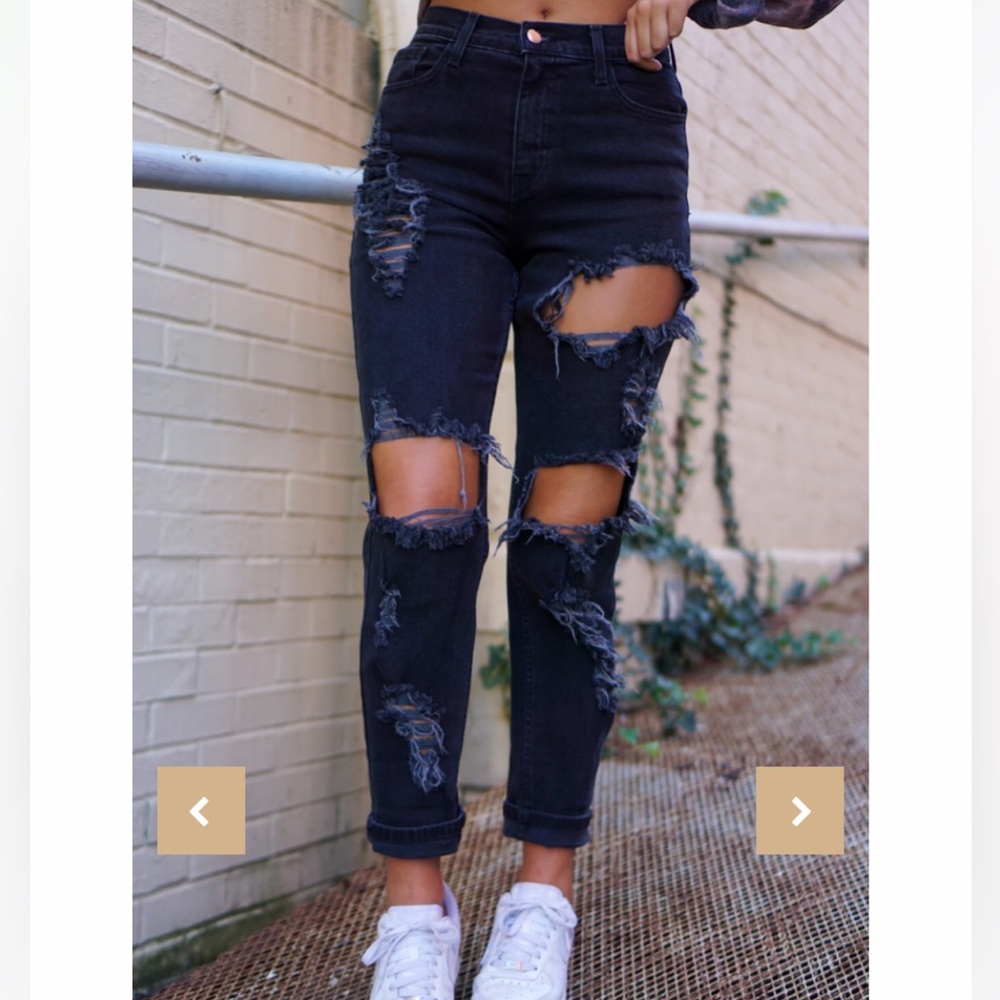 Vibrant M.i.U distressed Black Straight Jeans
